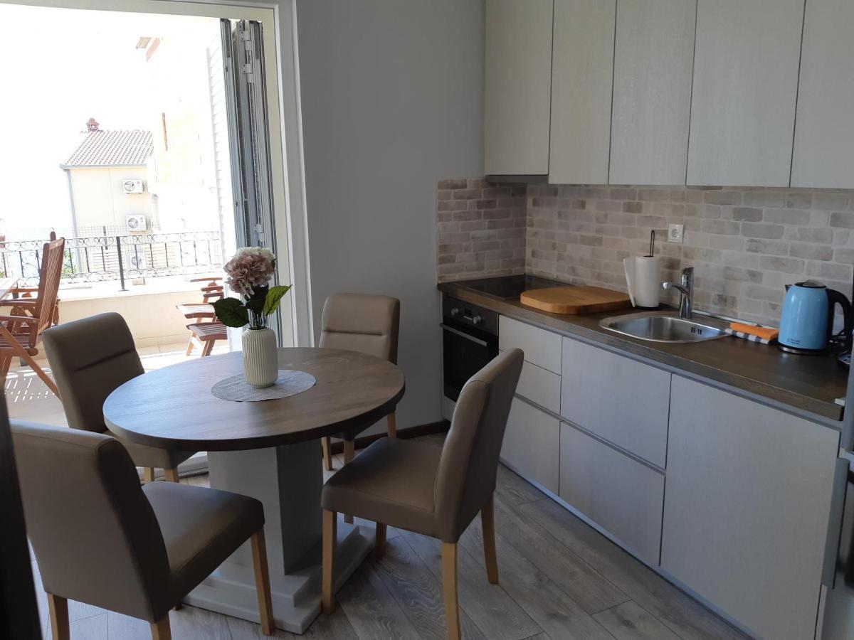 Apartment Lizzi. Трогір Екстер'єр фото