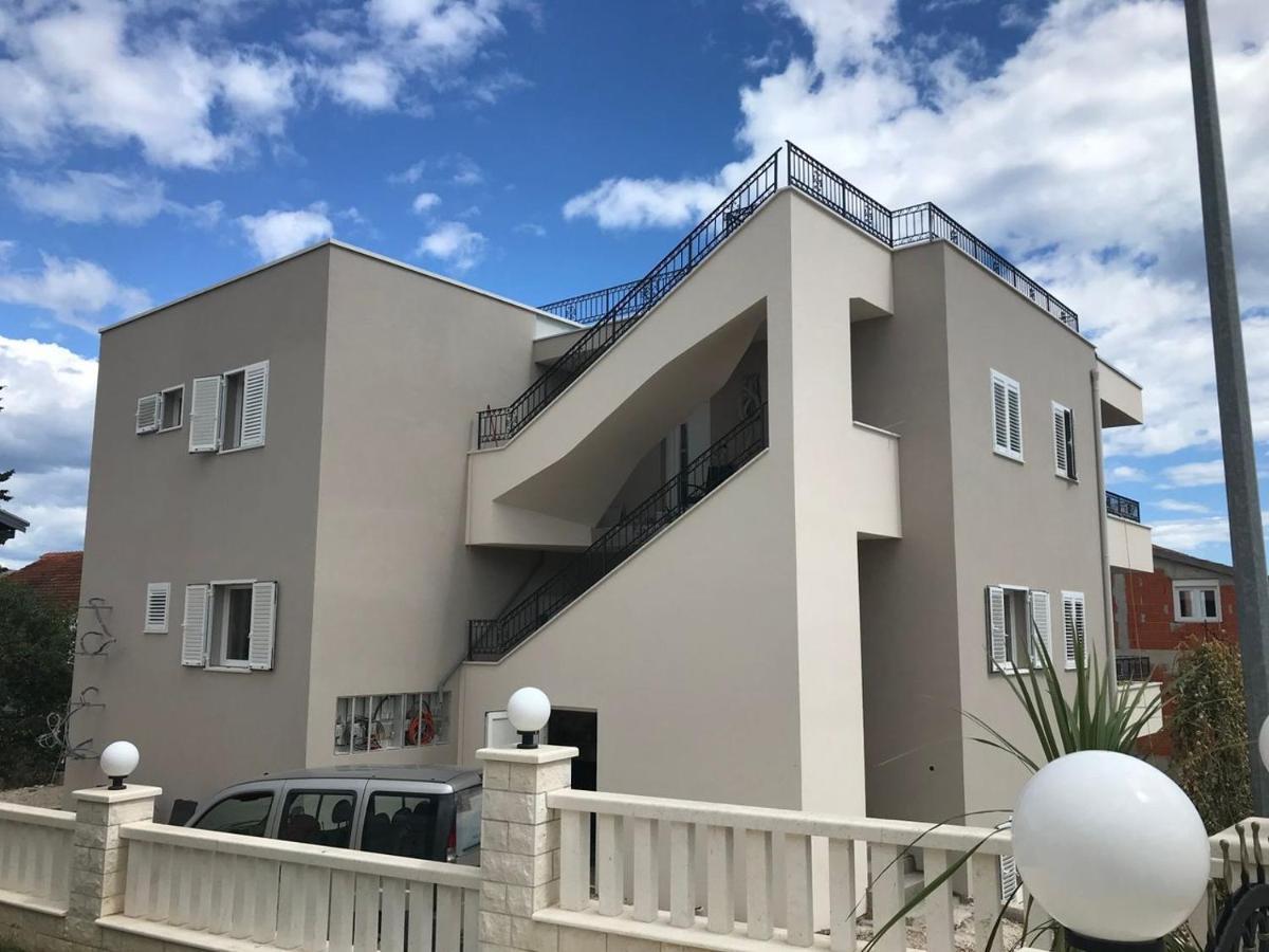 Apartment Lizzi. Трогір Екстер'єр фото
